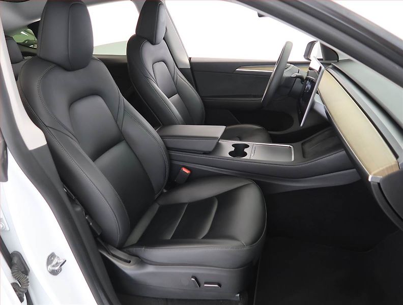 Tesla Model Y (2023) RWD LFP 60kWh, SoH 93% - fotka 9 z 31