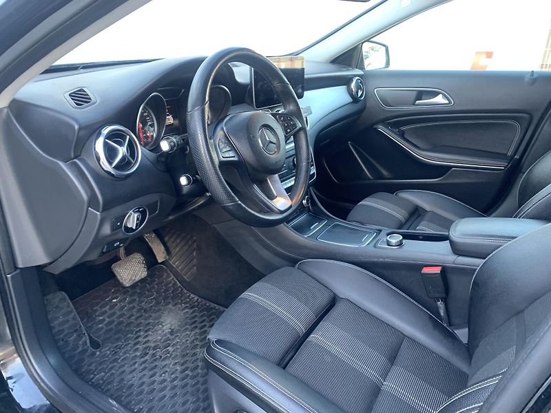 Mercedes-Benz GLA (2019) 220d 4 Matic, ser.knížka - fotka 17 z 30