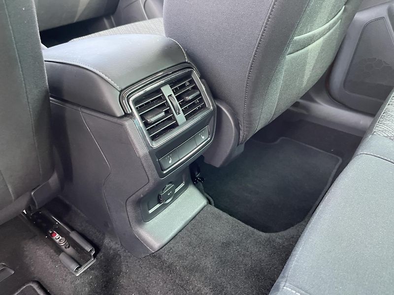 Škoda Karoq 1.5TSI TOP SELECTION 110kW - fotka 20 z 23