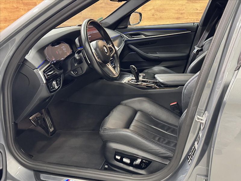 BMW Řada 5 M550i xDRIVE LASER HUD - fotka 6 z 31