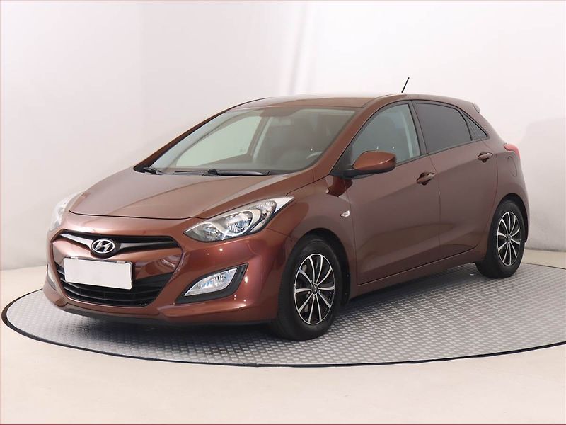 Hyundai i30 (2013) 1.6 MPI, Serv.kniha, Tempomat - fotka 2 z 17