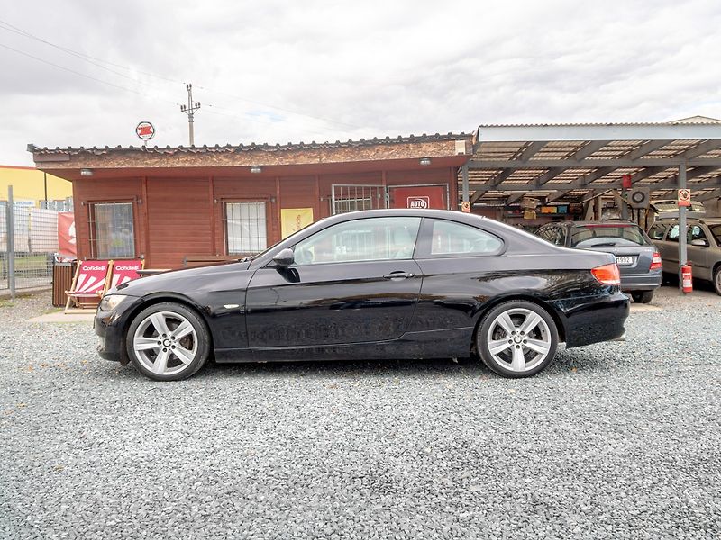 BMW Řada 3 (2009) 320I 125KW man – PĚKNÝ - fotka 8 z 42