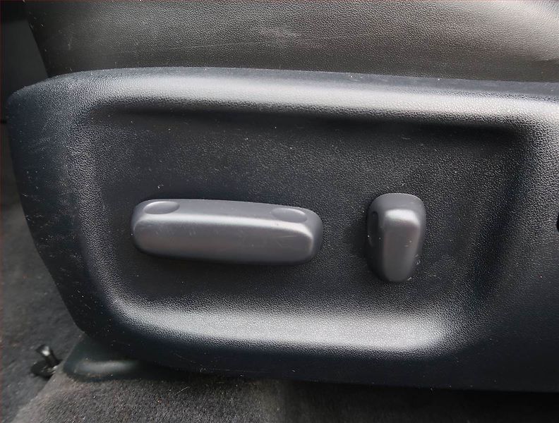 Toyota Avensis (2011) 2.2 D-4D, Automat, Navi - fotka 24 z 25