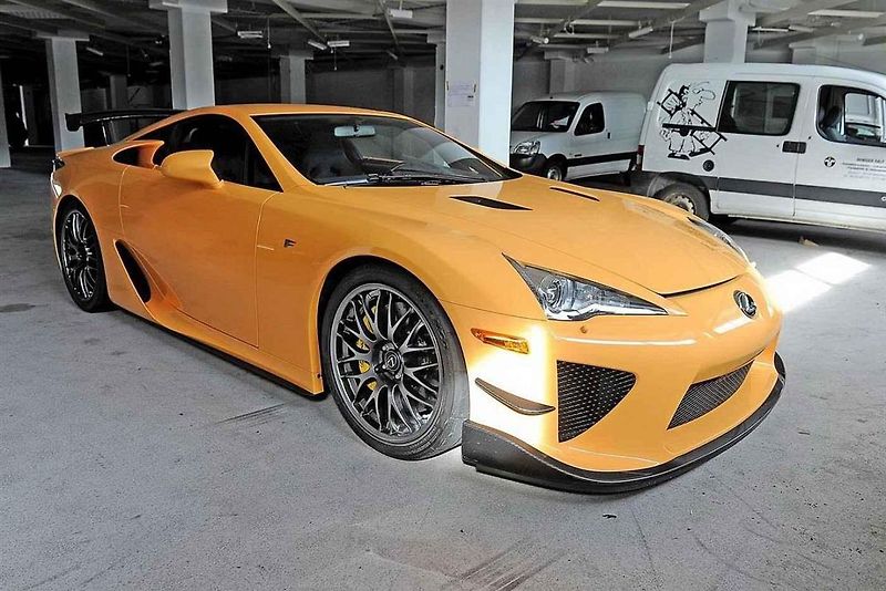 Jeden z 50 vyrobených kusů Lexusu LFA Nürburgring Edition je na prodej