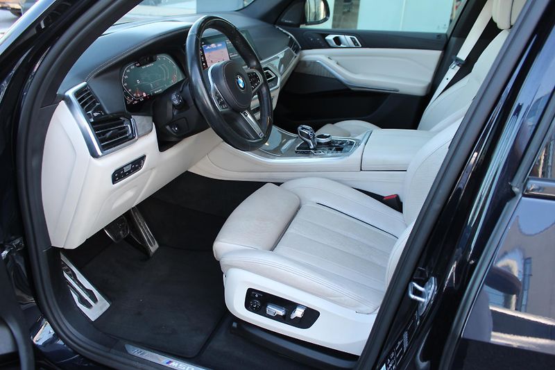 BMW X5 M50d - fotka 10 z 27