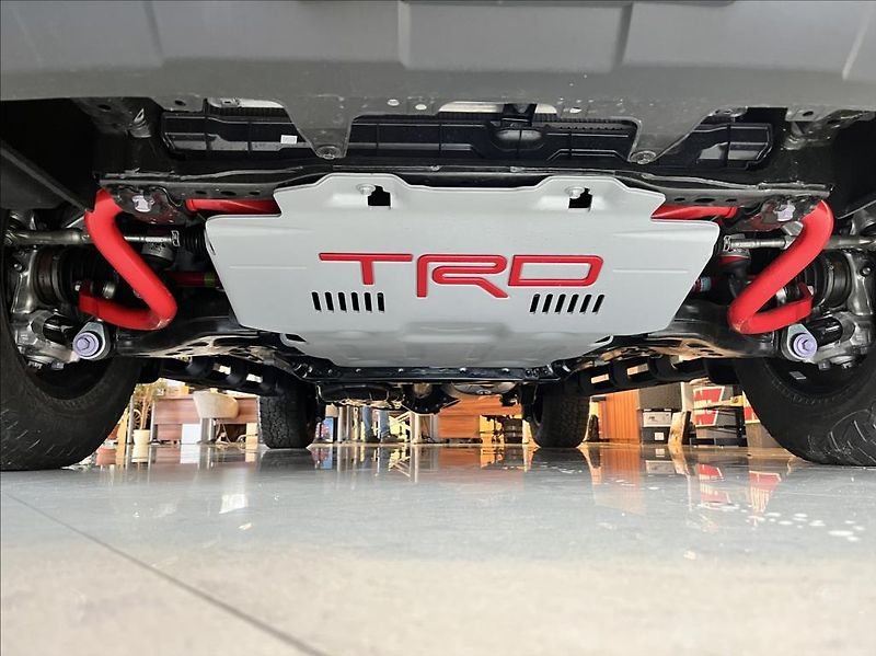 Toyota Sequoia 3,5i-Force MaxTTV6HEV TRD Pro - fotka 50 z 58