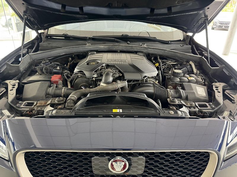 Jaguar F-Pace 30d S*AWD*Max.Výb*REZERVACE! - fotka 43 z 43