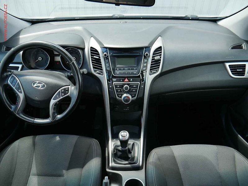 Hyundai i30 (2016) 1.6 CRDi, ČR, AC, temp, tažné - fotka 8 z 18