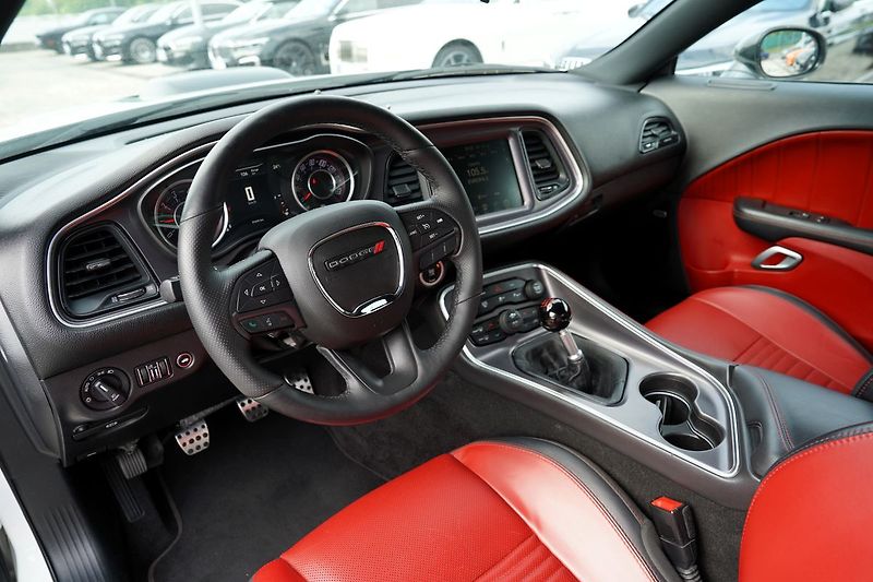 Dodge Challenger 5.7L V8 Hemi/Shaker/kůže/375 P - fotka 23 z 41
