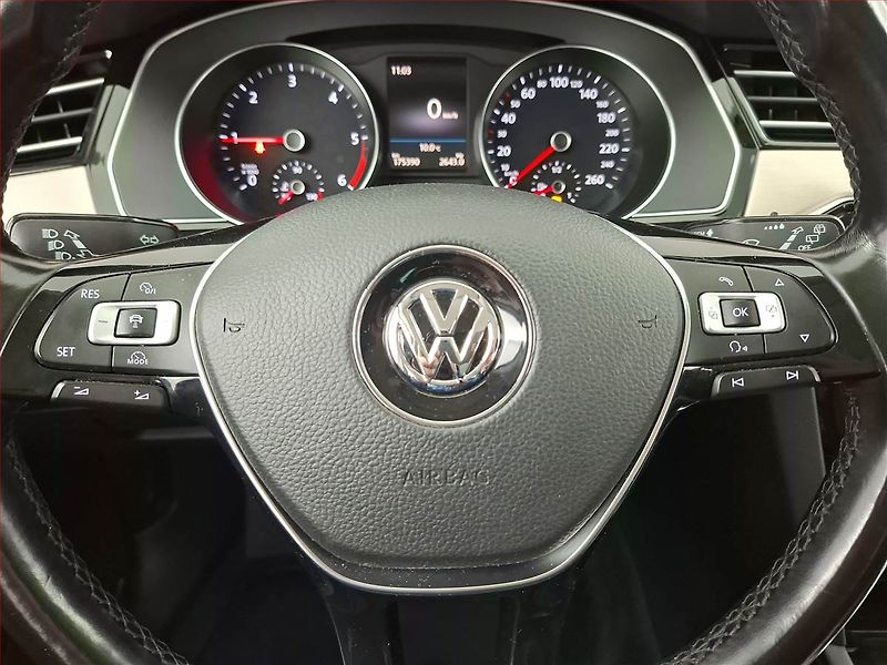 Volkswagen Passat (2017) 2.0 TDI, Serv.kniha, Kůže - fotka 16 z 19