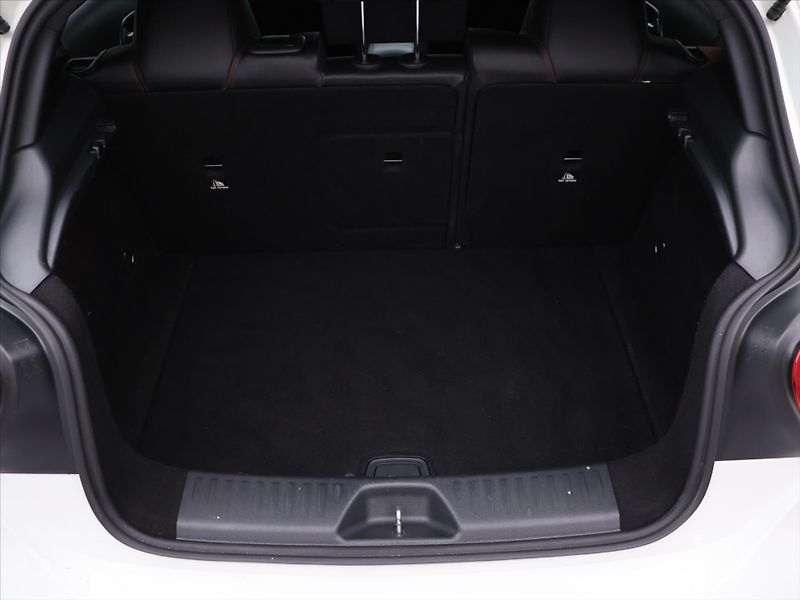 Mercedes-Benz Třídy A 2,0 45 265 kW 4Matic AMG Aut. - fotka 10 z 33