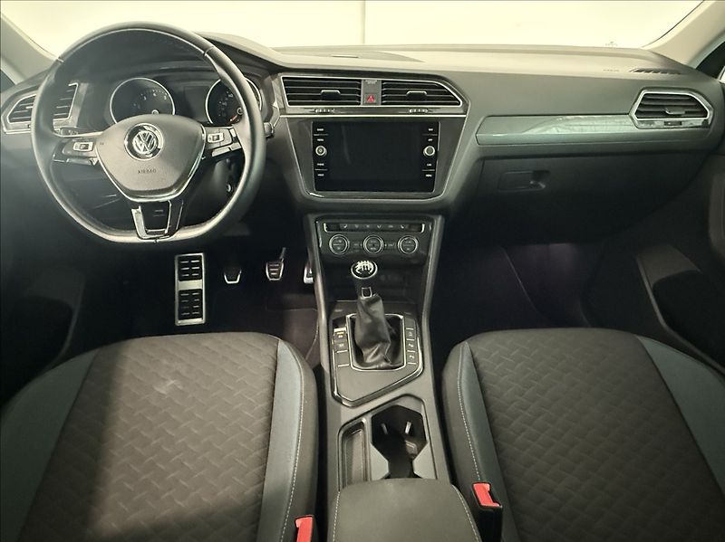 Volkswagen Tiguan 1,5 TSI NAVIGACE - fotka 9 z 23