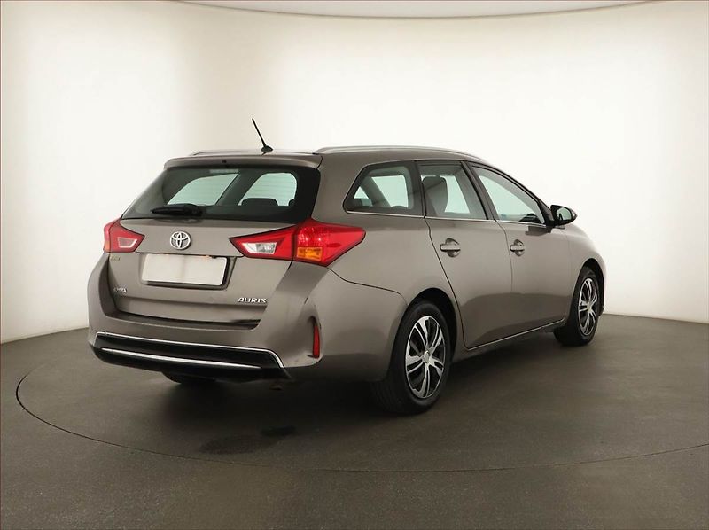 Toyota Auris (2013) 1.6 Valvematic, Serv.kniha - fotka 5 z 12