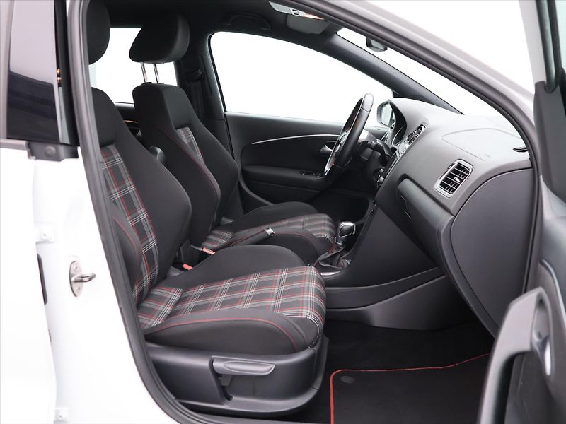 Volkswagen Polo 1.8 TSI 141kW GTI DSG 1.Majite - fotka 12 z 33