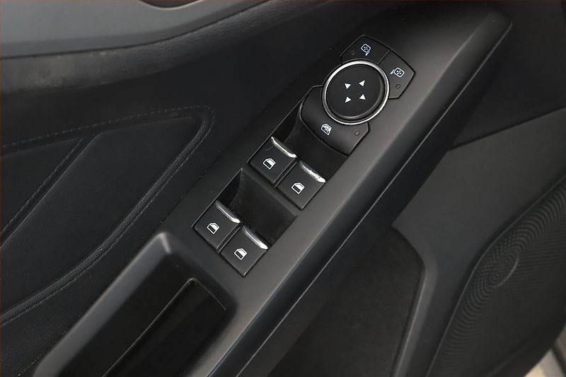 Ford Focus (2018) 1.5 EcoBlue, Serv.kniha - fotka 15 z 15