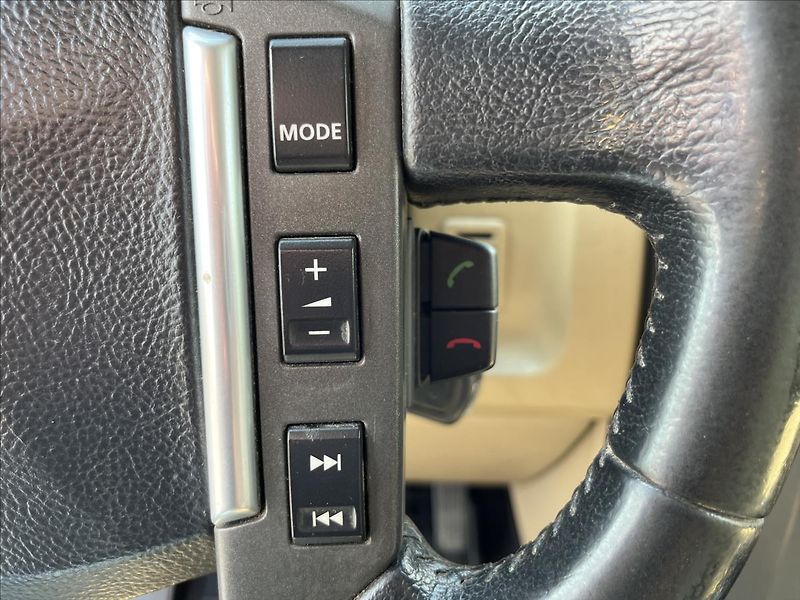 Land Rover Discovery 2,7 TDV6 4X4 AUT NA OPRAVU!! - fotka 20 z 30