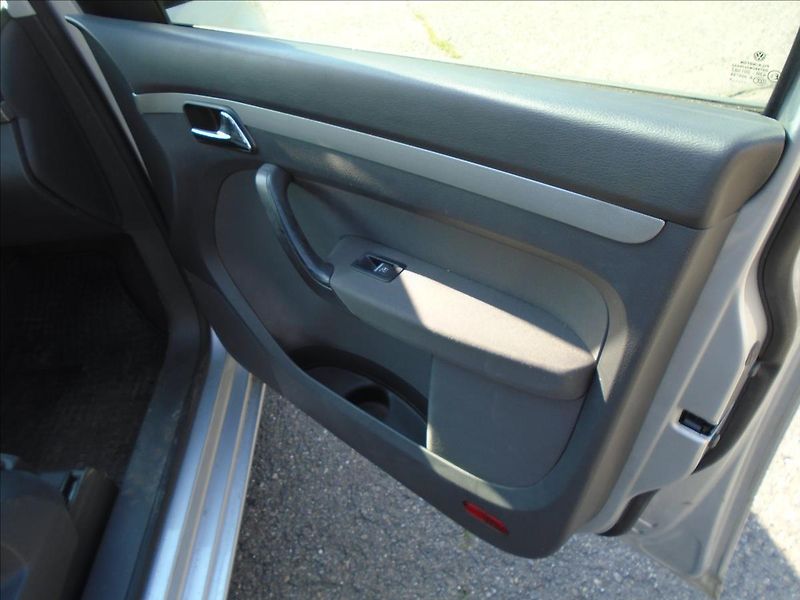 Volkswagen Touran 1,9   1,9,TDI-77KW-BEZ DPF - fotka 15 z 19