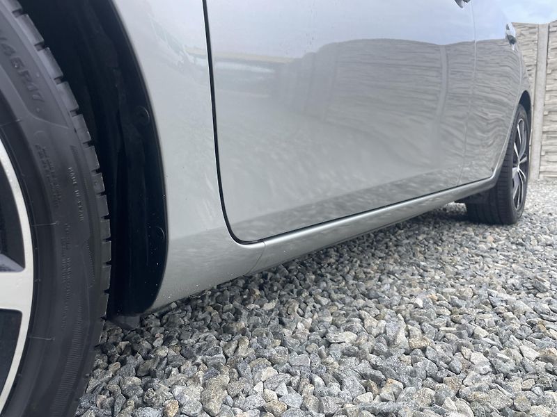 Toyota Auris 1.8i 16v HYBRID AUT SERVIS TOP - fotka 18 z 172