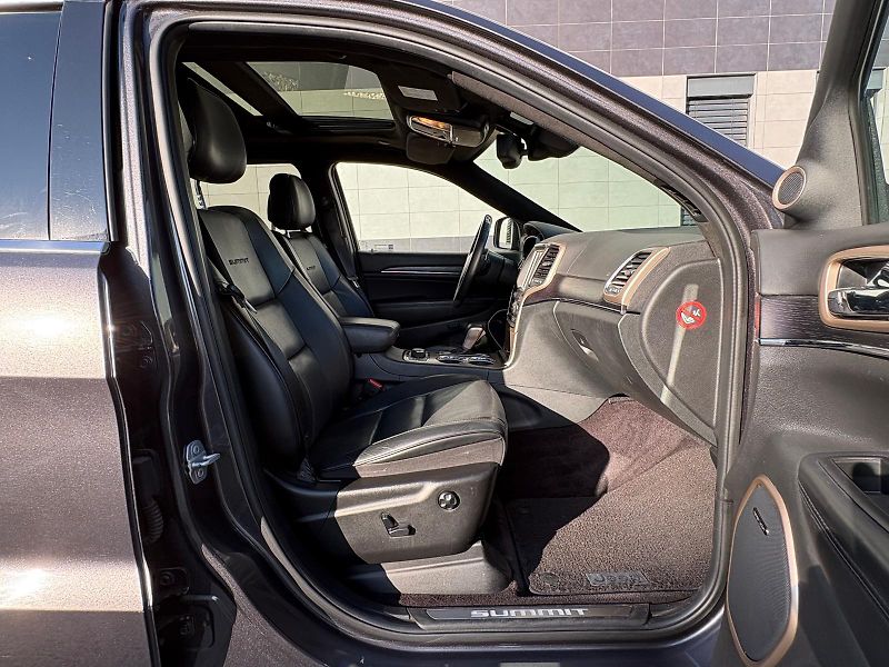 Jeep Grand Cherokee 3.0 CRD 184 kW 4X4 SUMMIT, ČR - fotka 52 z 59