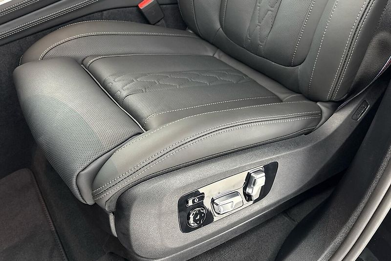 BMW X7 xDrive40d - fotka 7 z 30