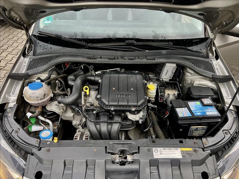 Škoda Fabia 1,0 MPI / KLIMA - fotka 35 z 37