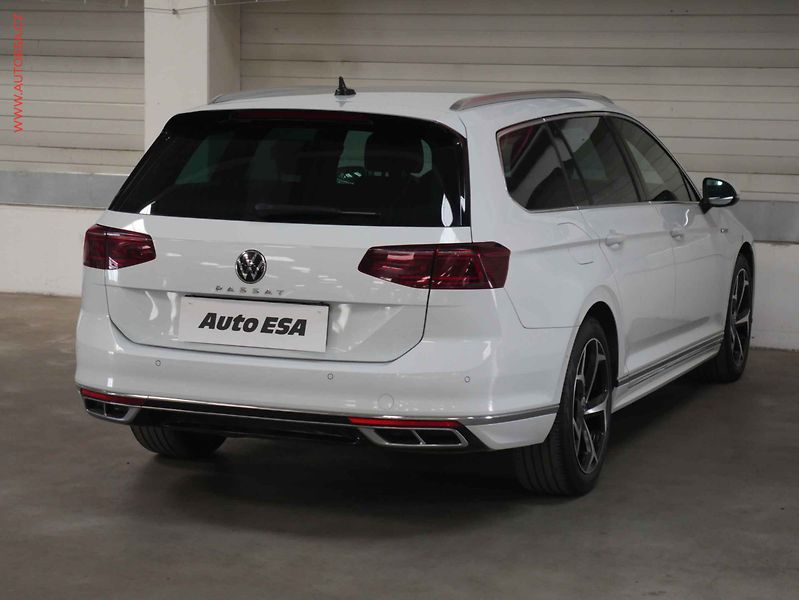 Volkswagen Passat (2023) 2.0TDi, 2.maj,ČR, R-Line - fotka 6 z 25
