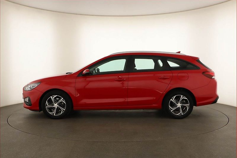Hyundai i30 (2021) Comfort 1.0 T-GDI, ČR,1.maj - fotka 3 z 13