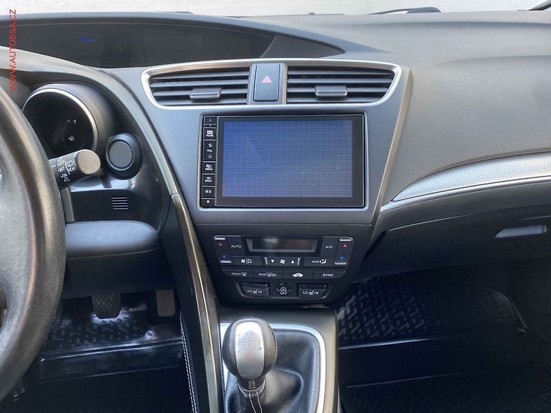 Honda Civic (2016) 1.4 i-VTEC, Xenon, AC - fotka 11 z 16
