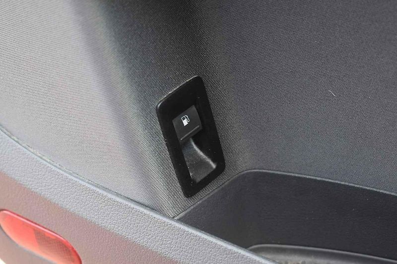 Volkswagen Touran působí usedle, ale je to dobrý rodinný společník