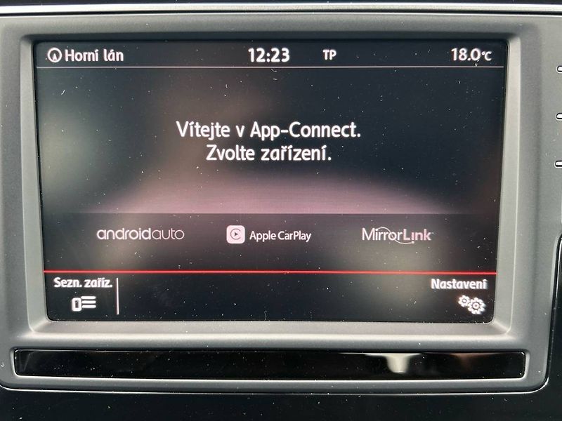 Volkswagen Touran (2016) 1.4 TSI 7DSG Highline - fotka 16 z 33