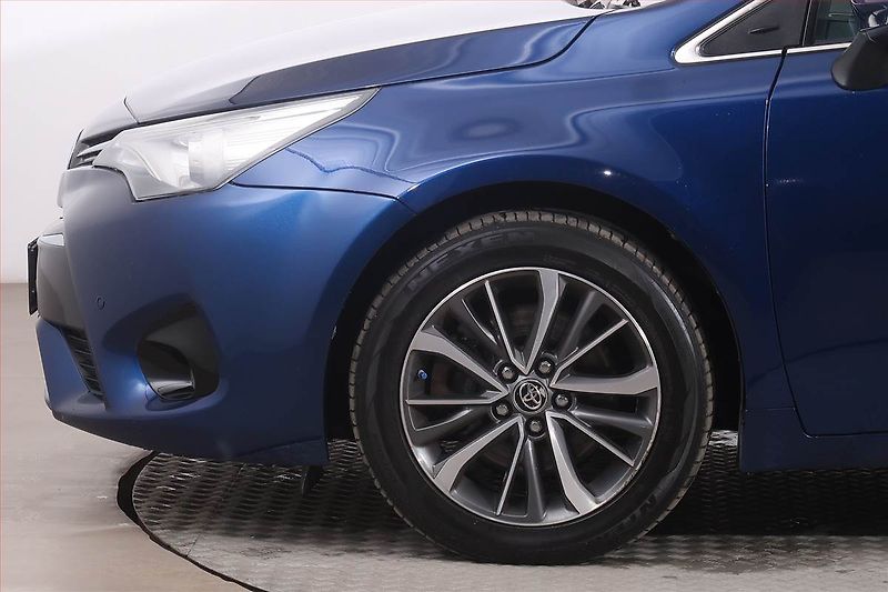 Toyota Avensis (2016) 2.0 D-4D, Serv.kniha, Navi - fotka 13 z 18