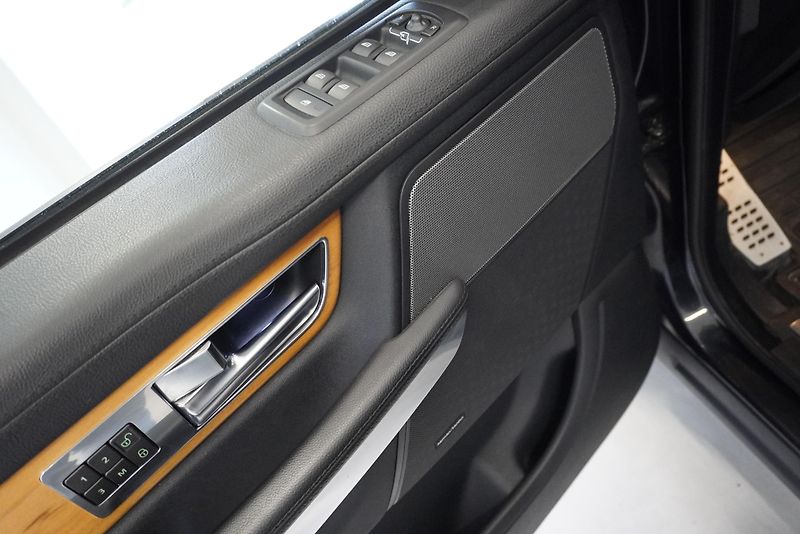 Land Rover Range Rover Sport 3,0D HSE AUTOMAT - fotka 11 z 36