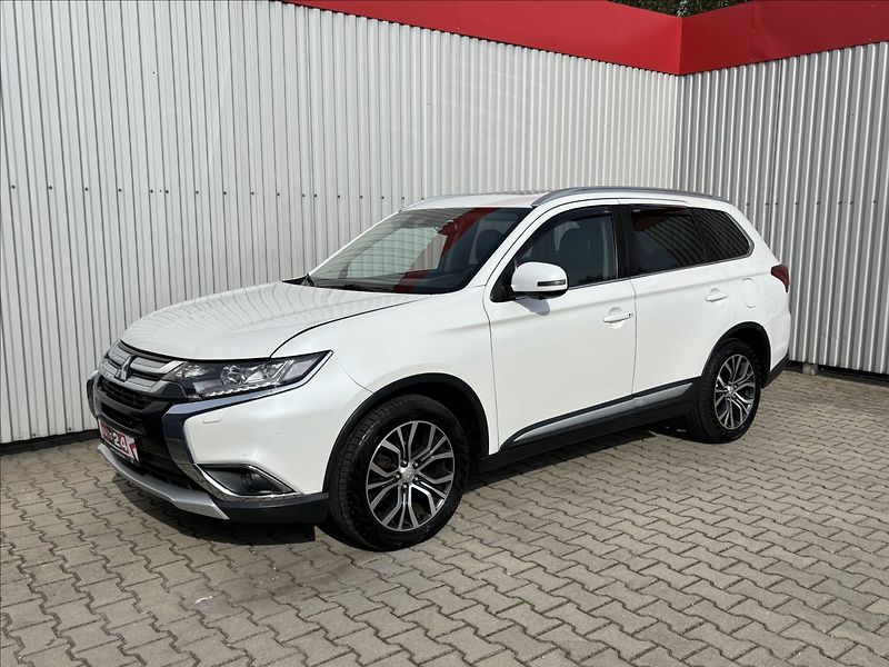 Mitsubishi Outlander 2,3 D Instyle+ 7.míst - fotka 1 z 15