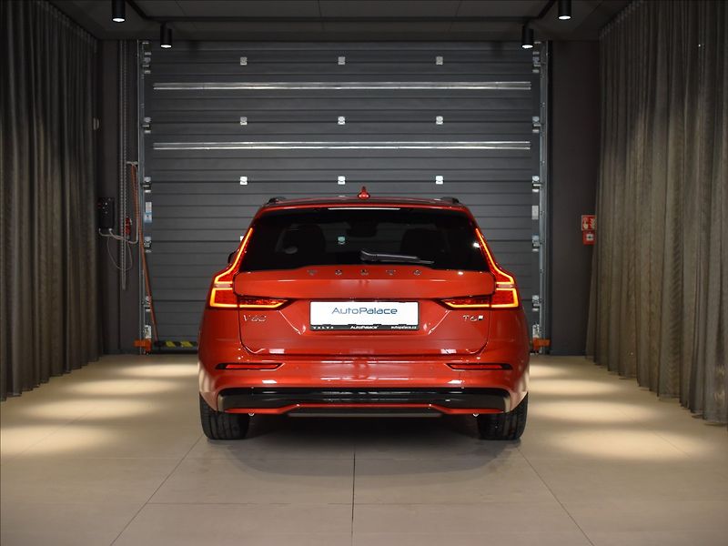 Volvo V60 2,0 T6 AWD PLUS BLIS,Bezklíč - fotka 3 z 23