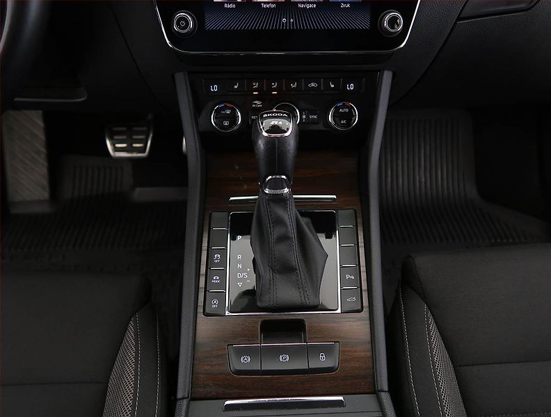 Škoda Superb (2022) Scout 2.0 TSI - fotka 13 z 32