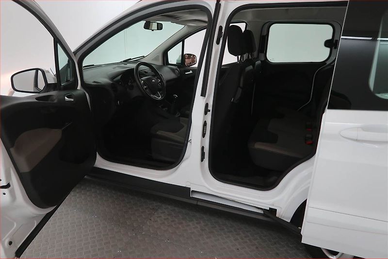 Ford Tourneo Courier (2017) 1.0 EcoBoost, 5Míst, ČR - fotka 15 z 16