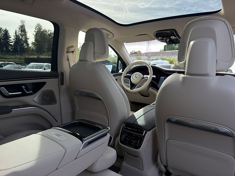 Mercedes-Benz EQS 500 4MATIC SUV AMG - fotka 27 z 39