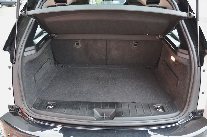 BMW i3 (2022) 120Ah // REZERVOVÁNO // - fotka 34 z 36