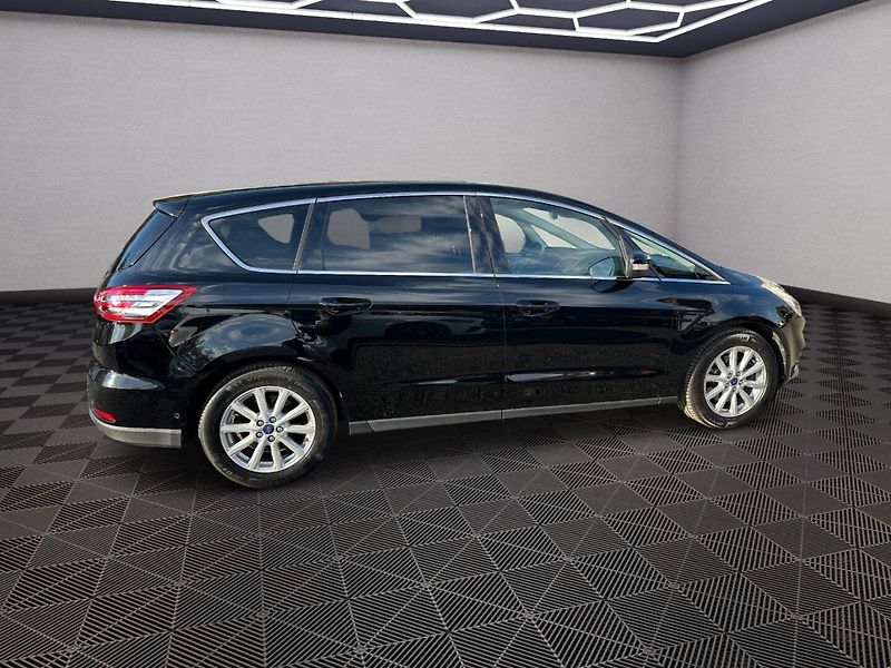 Ford S-MAX (2016) 2,0TDCI154kw Bi-Turbo Titanium - fotka 8 z 29