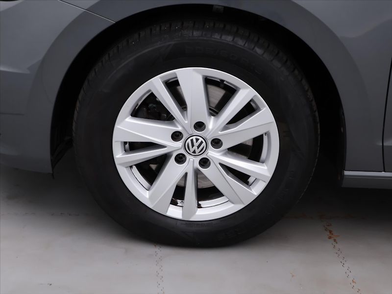 Volkswagen Touran 2,0 TDI DSG Parorama Navi - fotka 21 z 28