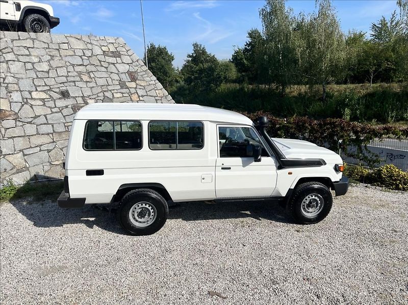 Toyota Land Cruiser MY24  GRJ78 4,0 V6 6A/T LX - fotka 8 z 23