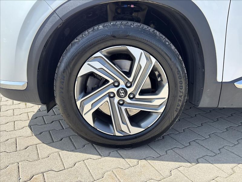 Hyundai Santa Fe 2,2 CRDi Style 4x4 DCT 142kW - fotka 9 z 50