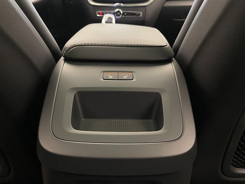 Volvo XC60 T6 AWD RECHARGE DARK PLUS AUT - fotka 33 z 63