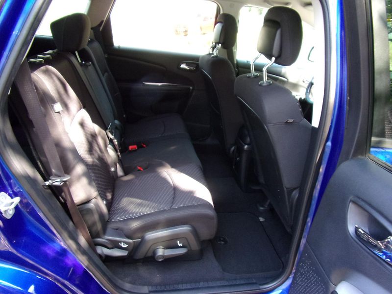 Dodge Journey (2015) 3.6L V6 208kW SXT AUTOMAT 7MÍS - fotka 19 z 21