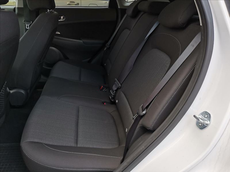 Hyundai Kona 1,6 T-GDI 145kW Smart AT - fotka 8 z 19