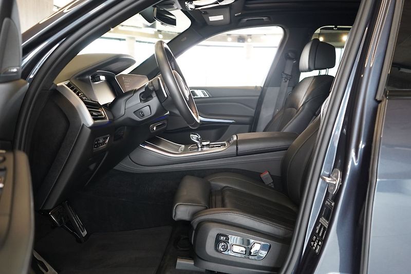 BMW X5 M50d, M Professional, Masáž - fotka 22 z 57