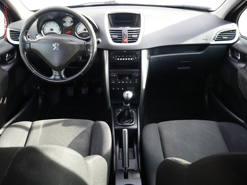 Peugeot 207 (2008) 1.6i, AC, TZ - fotka 8 z 16