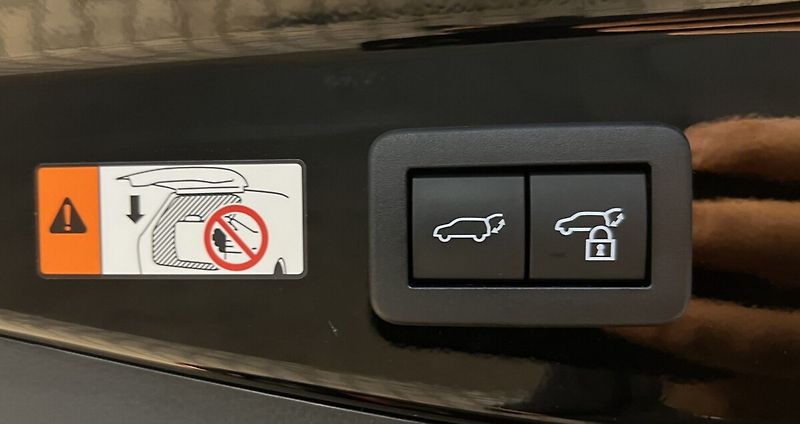 Toyota C-HR 2,0 HYBRID AT AWD EXECUTIVE PR - fotka 13 z 19
