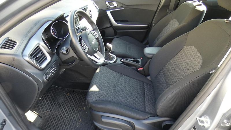 Kia Ceed 1.5 T-GDI 118kW SPIN - fotka 18 z 22