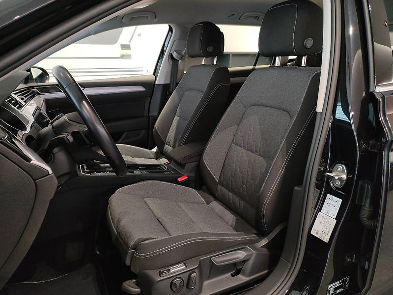 Volkswagen Passat Variant (2022) 2.0 TDI (110kW/150k) DSG, Busi - fotka 7 z 27